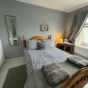 House Near To Castlecourt Shopping Royaume-Uni