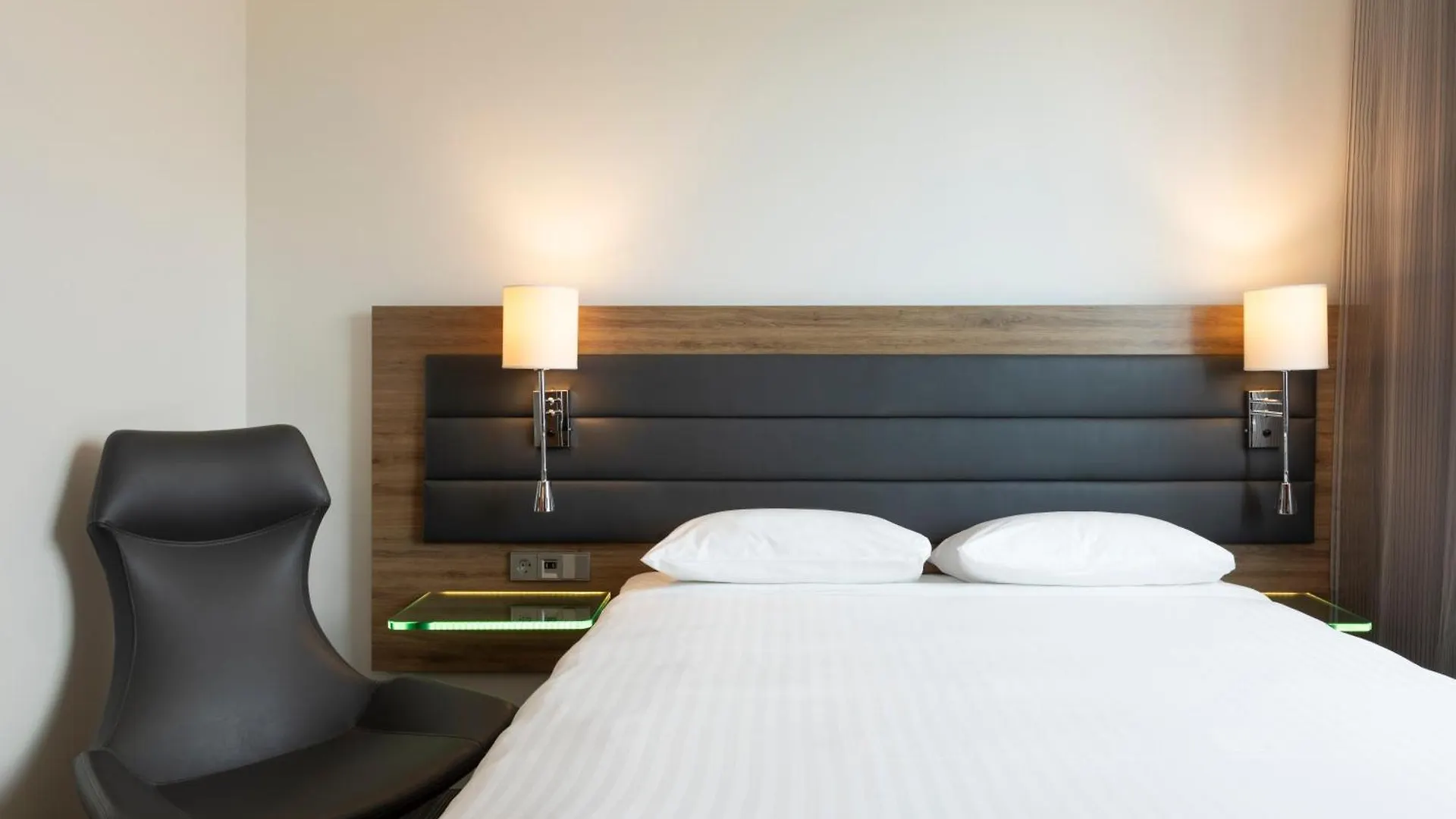 Moxy Edinburgh Airport Hotel Ingliston