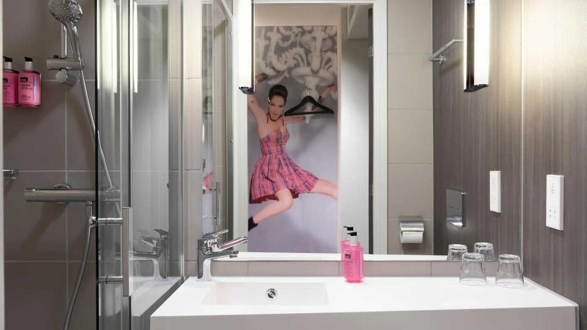 Moxy Edinburgh Airport Hotel Ingliston