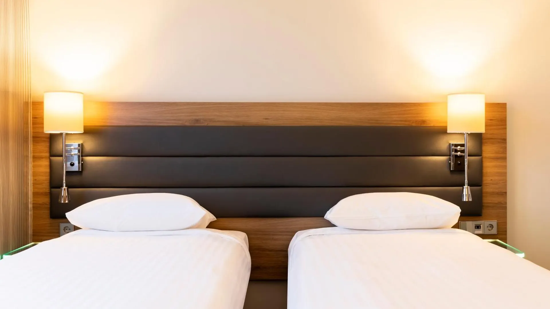 Moxy Edinburgh Airport Hotel Ingliston 3*,  Storbritannien