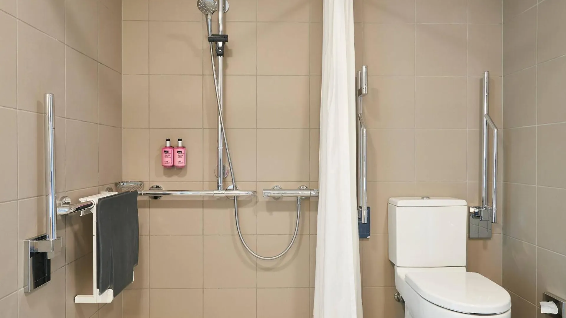 Moxy Edinburgh Airport Hotel Ingliston